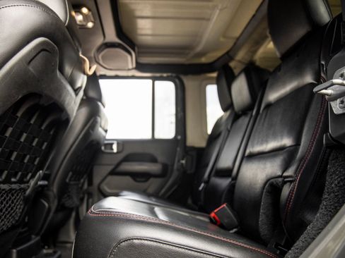 Used 2021 Jeep Wrangler Unlimited Rubicon AWD/4WD image 38