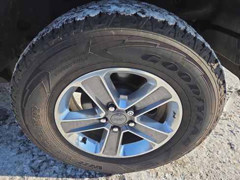 Used 2019 Jeep Wrangler Unlimited Sahara w/ Safety Group image 11