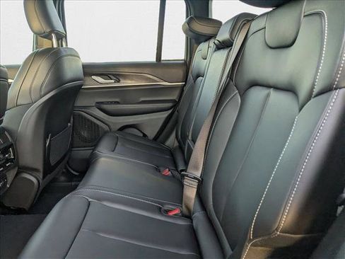 New 2025 Jeep Grand Cherokee Limited w/ Black Appearance Package image 17