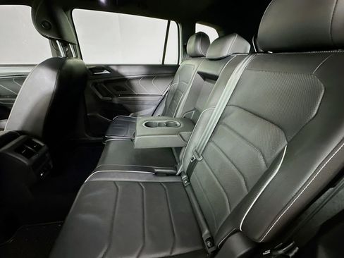 Used 2022 Volkswagen Tiguan SEL R-Line image 4