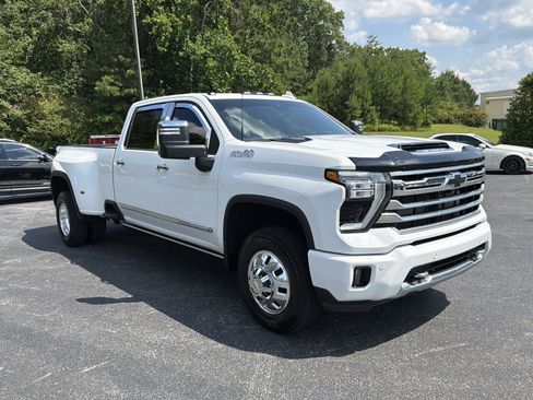 Used 2026 Chevrolet Silverado 3500 High Country w/ Technology Package AWD/4WD image 3