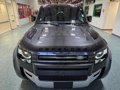 Used 2023 Land Rover Defender 110 SE AWD/4WD image 3