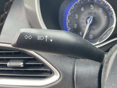 Used 2020 Chrysler Pacifica Touring-L FWD image 39