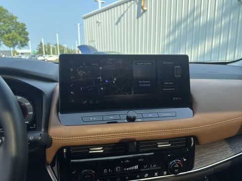 Used 2025 Nissan Rogue Platinum w/ Platinum Premium Package FWD image 22