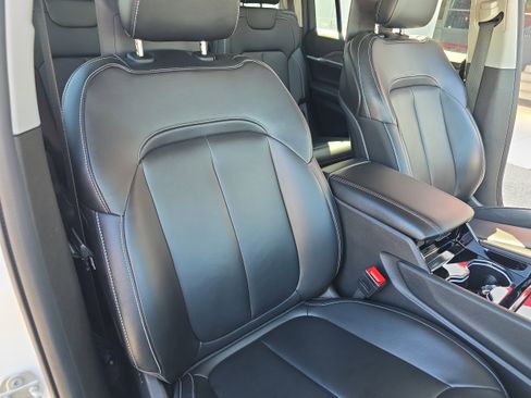 Used 2023 Jeep Grand Cherokee L Limited w/ Luxury Tech Group II AWD/4WD image 19