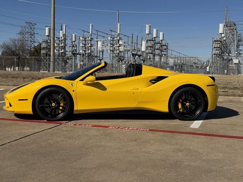 Used 2017 Ferrari 488 Spider Great Spec image 1