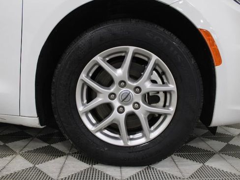Used 2024 Chrysler Pacifica Touring-L FWD image 43