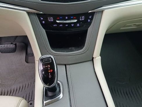 Used 2019 Cadillac XT5 Premium Luxury FWD image 17