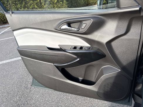 New 2026 Chevrolet Trax LT w/ Sunroof Package FWD image 17