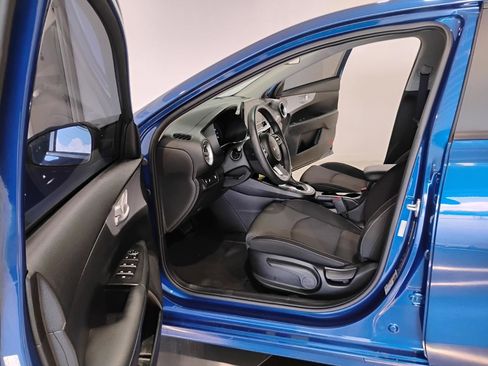 Used 2024 Kia Forte LXS w/ LXS Technology Package FWD image 11