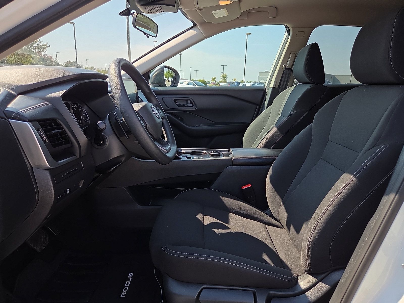 Used 2025 Nissan Rogue S AWD/4WD image 15