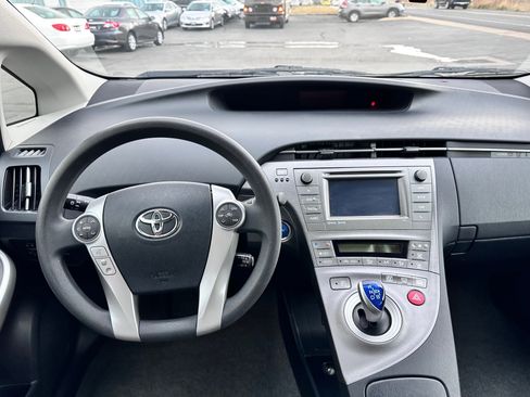 Used 2013 Toyota Prius Three image 7