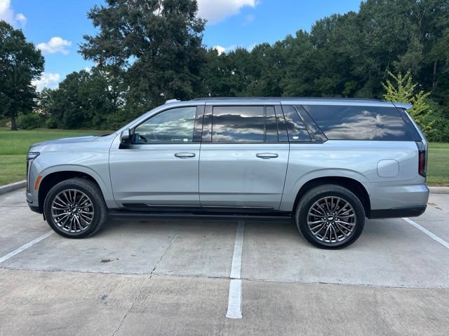 Used 2025 Cadillac Escalade ESV Sport Platinum w/ LPO, Floor Liner Package AWD/4WD image 3