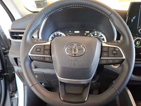 Used 2025 Toyota Highlander XLE AWD/4WD image 20