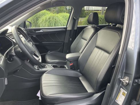 Certified 2023 Volkswagen Tiguan SE FWD image 17