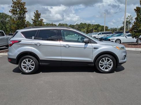 Used 2018 Ford Escape SE w/ SE Sync 3 Package FWD image 3