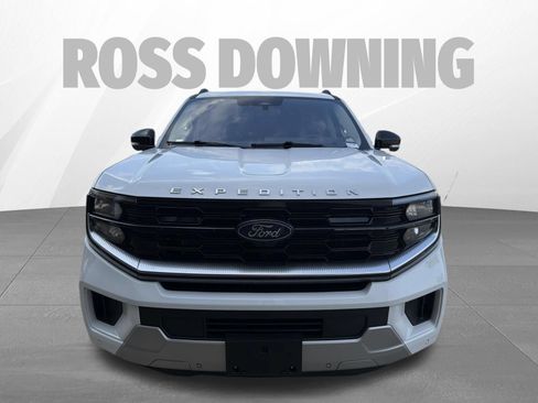 Used 2025 Ford Expedition Platinum AWD/4WD image 2