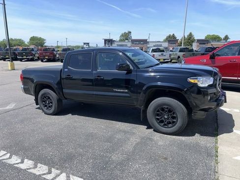 Used 2019 Toyota Tacoma SR5 AWD/4WD image 5