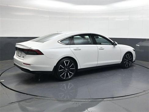 Used 2024 Honda Accord Touring image 4