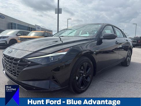 Used 2023 Hyundai Elantra SEL image 1
