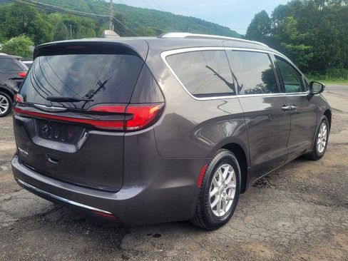 Used 2021 Chrysler Pacifica Touring-L w/ Uconnect Theater Family Group FWD image 8