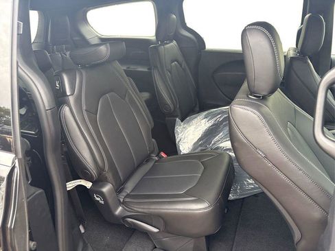 New 2026 Chrysler Pacifica Select image 20