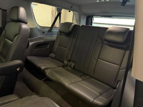 Used 2019 Chevrolet Suburban LT w/ Luxury Package image 19