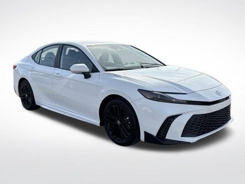 Used 2025 Toyota Camry SE image 9