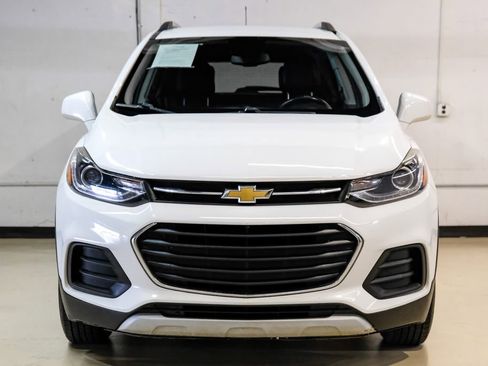 Used 2020 Chevrolet Trax LT w/ LT Convenience Package image 5