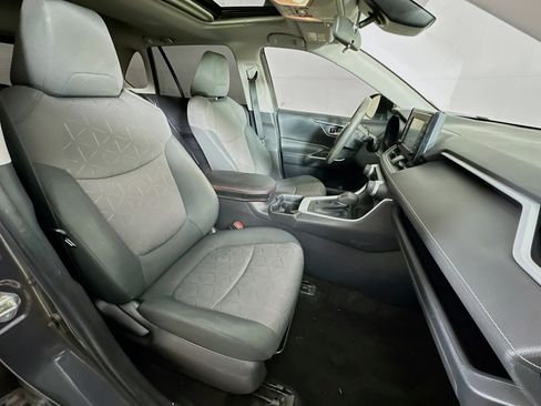 Used 2019 Toyota RAV4 XLE FWD image 30