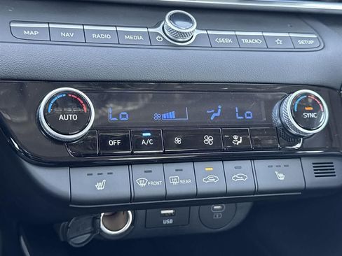 New 2025 Hyundai Elantra Limited image 14