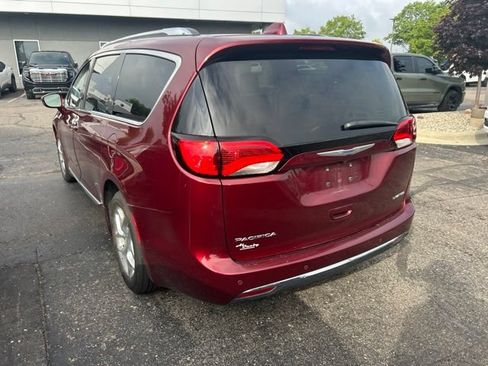 Used 2019 Chrysler Pacifica Limited FWD image 2