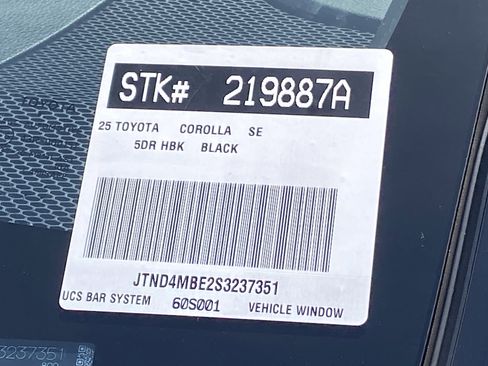 Certified 2025 Toyota Corolla SE w/ SE Package image 31