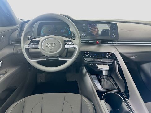 New 2026 Hyundai Elantra Hybrid FWD image 17