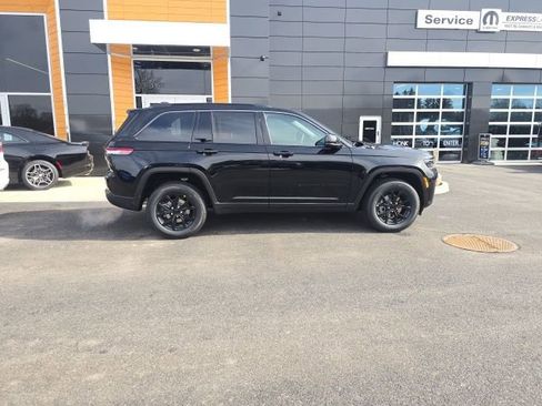 New 2026 Jeep Grand Cherokee Laredo image 7