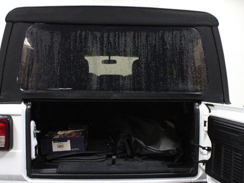 Used 2019 Jeep Wrangler Unlimited Sahara image 14