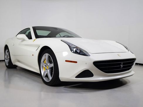 Used 2017 Ferrari California T RWD image 5