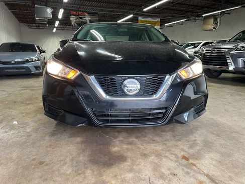 Used 2021 Nissan Versa SV FWD image 2