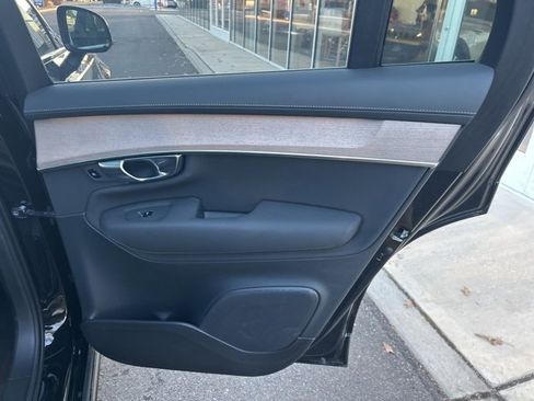 Used 2025 Volvo XC90 B5 Plus image 12