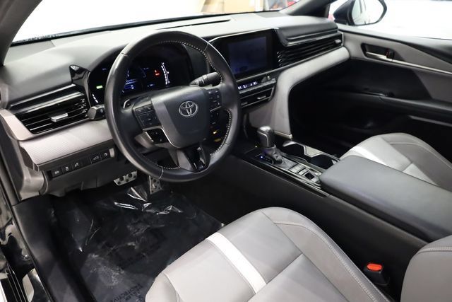 Used 2025 Toyota Camry SE w/ Convenience Package FWD image 12