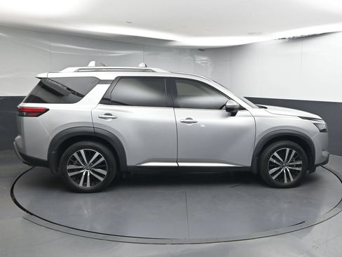 Certified 2023 Nissan Pathfinder Platinum w/ Cargo Package AWD/4WD image 8
