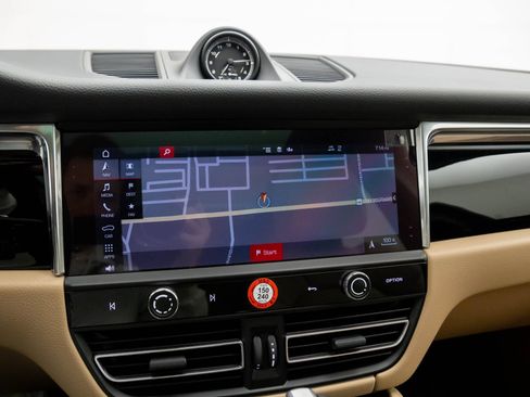 Certified 2026 Porsche Macan AWD/4WD image 23