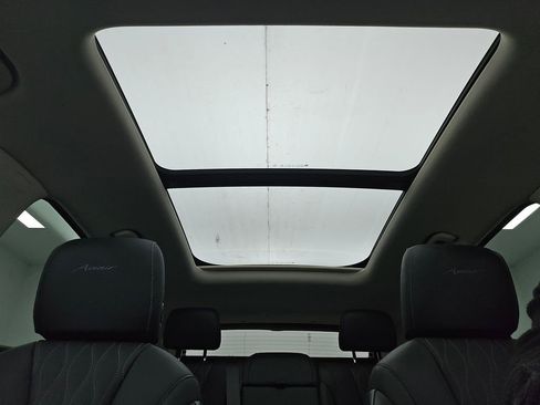 Used 2022 Buick Envision Avenir w/ Technology Package II image 3