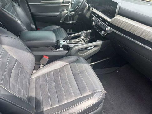 Used 2024 Kia Telluride SX Prestige AWD/4WD image 2