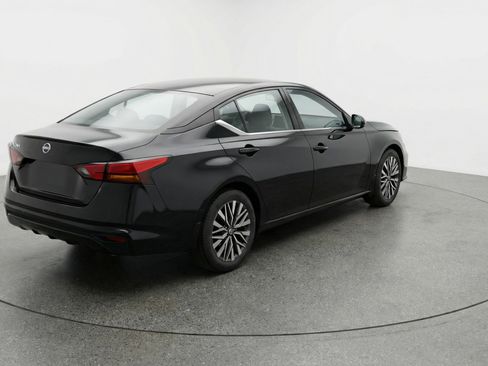 Used 2025 Nissan Altima 2.5 SV FWD image 9