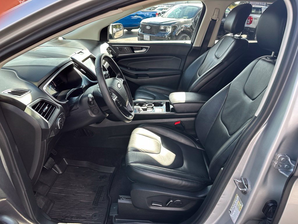 Used 2019 Ford Edge Titanium FWD image 16