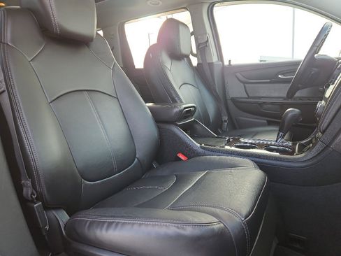Used 2017 Chevrolet Traverse LT image 21
