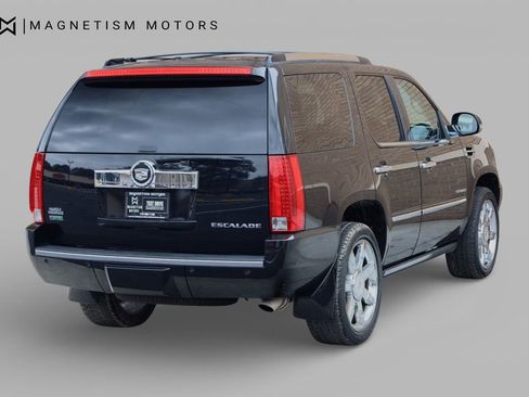 Used 2012 Cadillac Escalade Luxury image 7