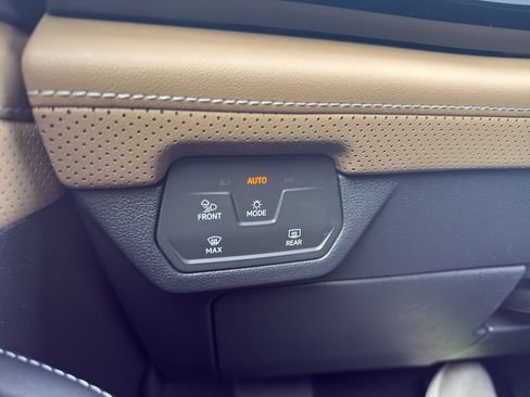 New 2026 Volkswagen Atlas Cross Sport SE FWD image 13
