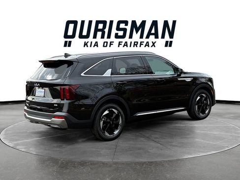 Certified 2025 Kia Sorento EX image 6